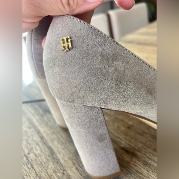 Tommy Hilfiger Women's Size 7 Taupe Abilene Pump Career Preowned - Picture 15 of 16